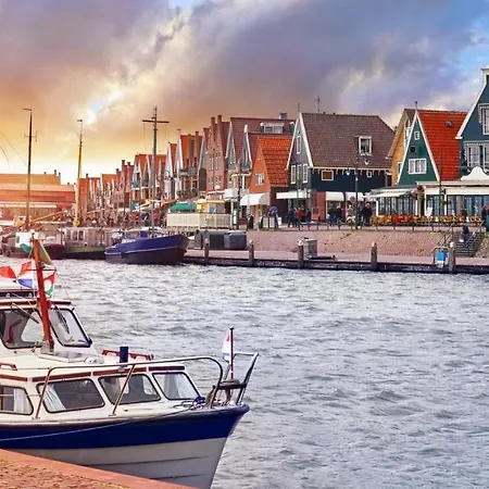 Chalet Houseboat Havenlodge For 4 Persons Uitgeest