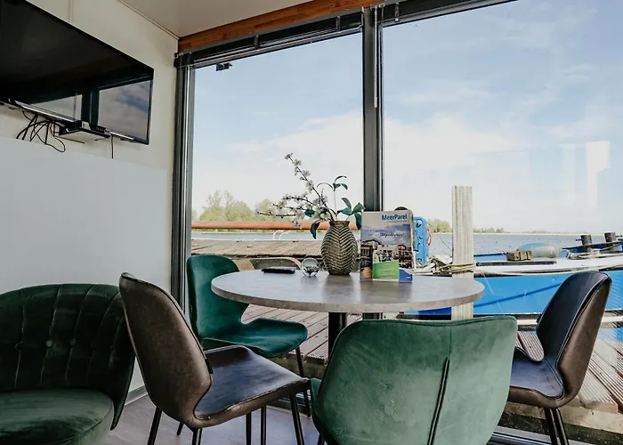 Houseboat Havenlodge For 4 Persons Uitgeest
