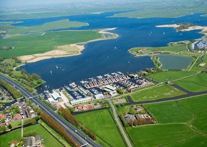 Houseboat Havenlodge For 4 Persons * Uitgeest