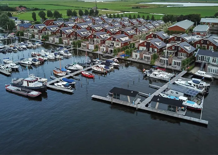 Chalet Houseboat Havenlodge For 4 Persons