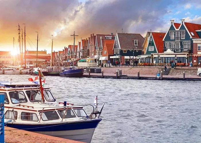 Chalet Houseboat Havenlodge For 4 Persons Uitgeest