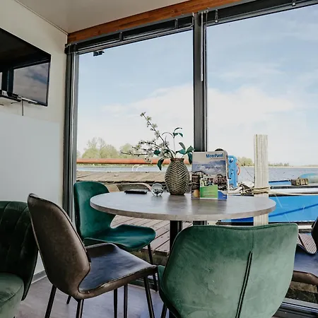 Houseboat Havenlodge For 4 Persons Uitgeest